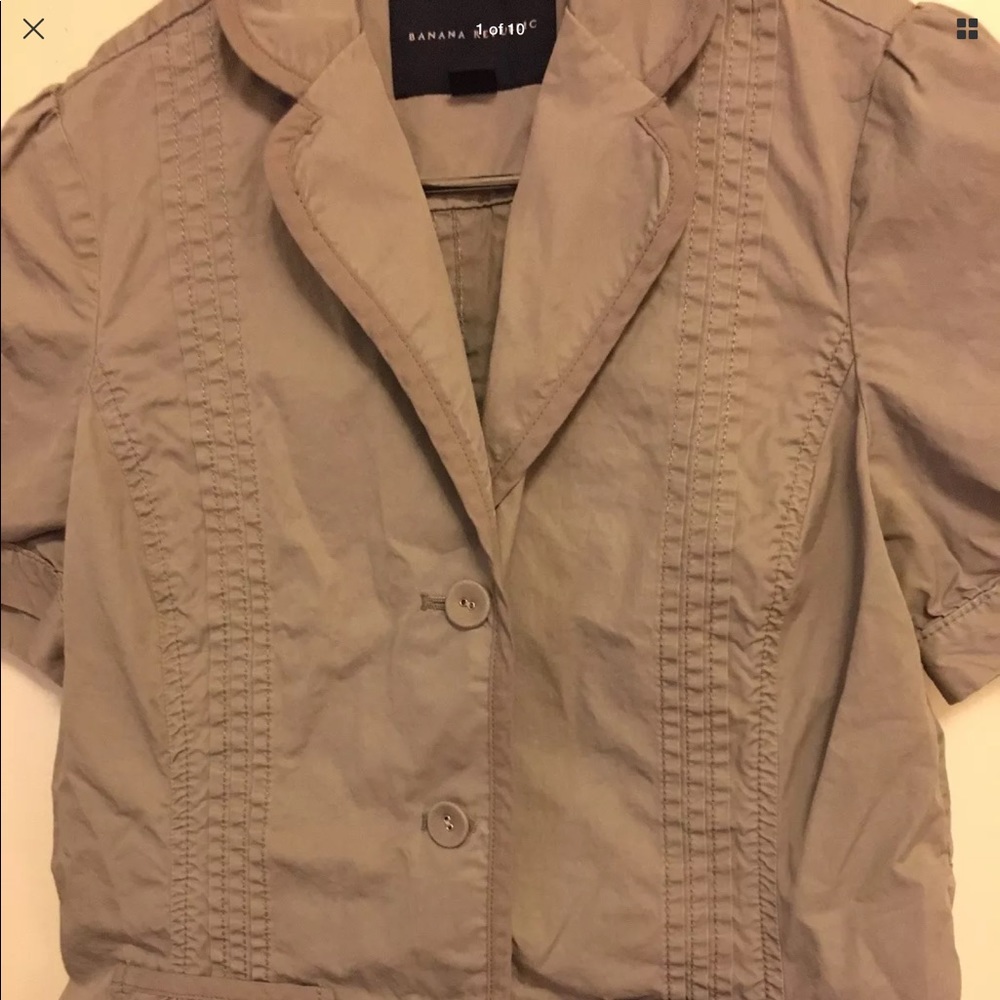 BANANA REPUBLIC BUTTON CROP TOP